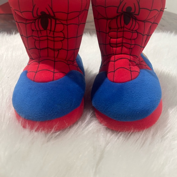 Toddler spiderman slippers - Picture 2 of 4